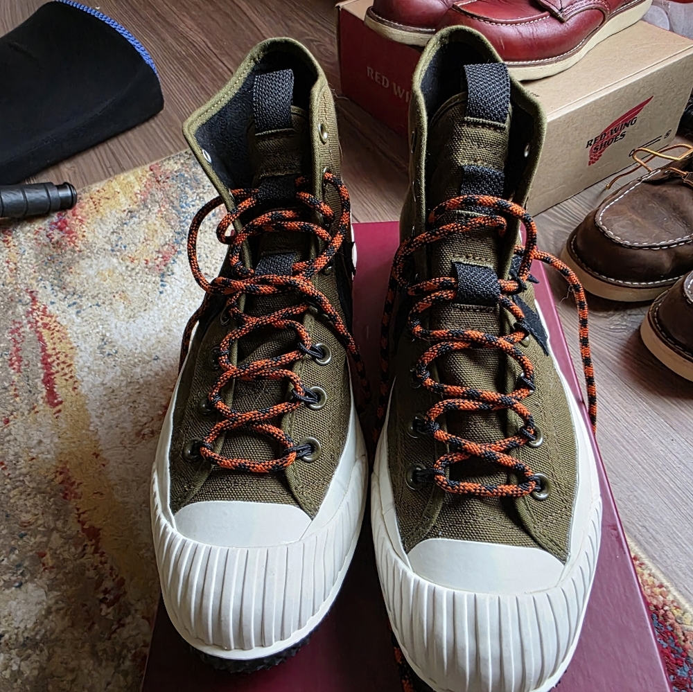 Converse man boots size 9.5
